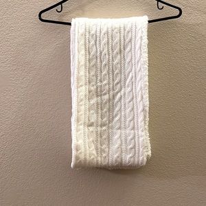 Una Talla knitted scarf